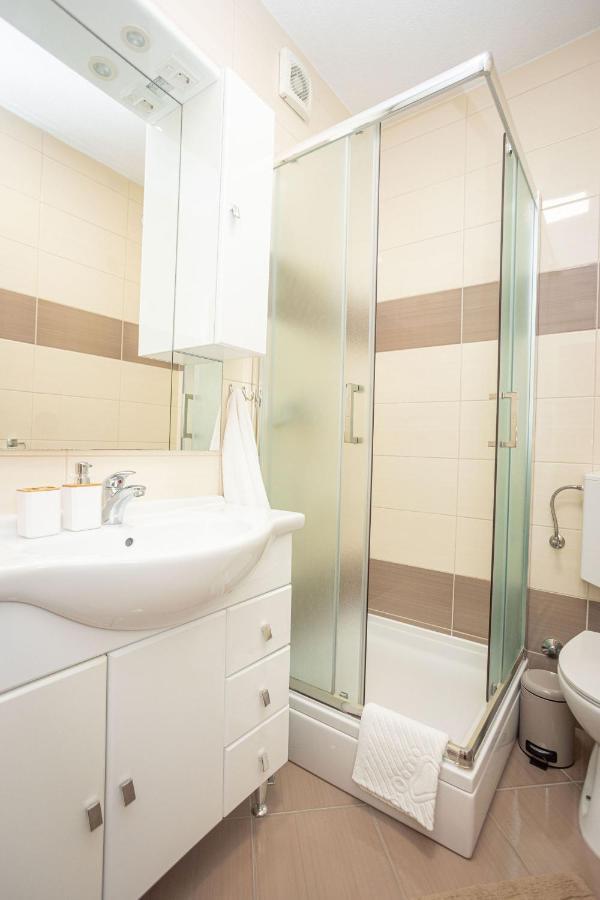 Apartments Veronika โตรกีร์ ภายนอก รูปภาพ