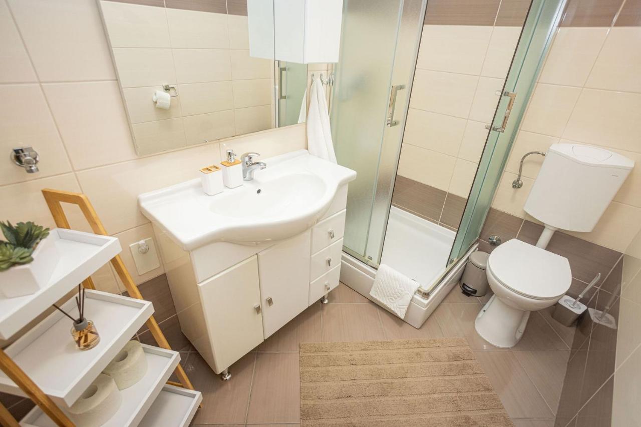 Apartments Veronika โตรกีร์ ภายนอก รูปภาพ