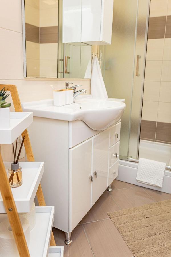 Apartments Veronika โตรกีร์ ภายนอก รูปภาพ