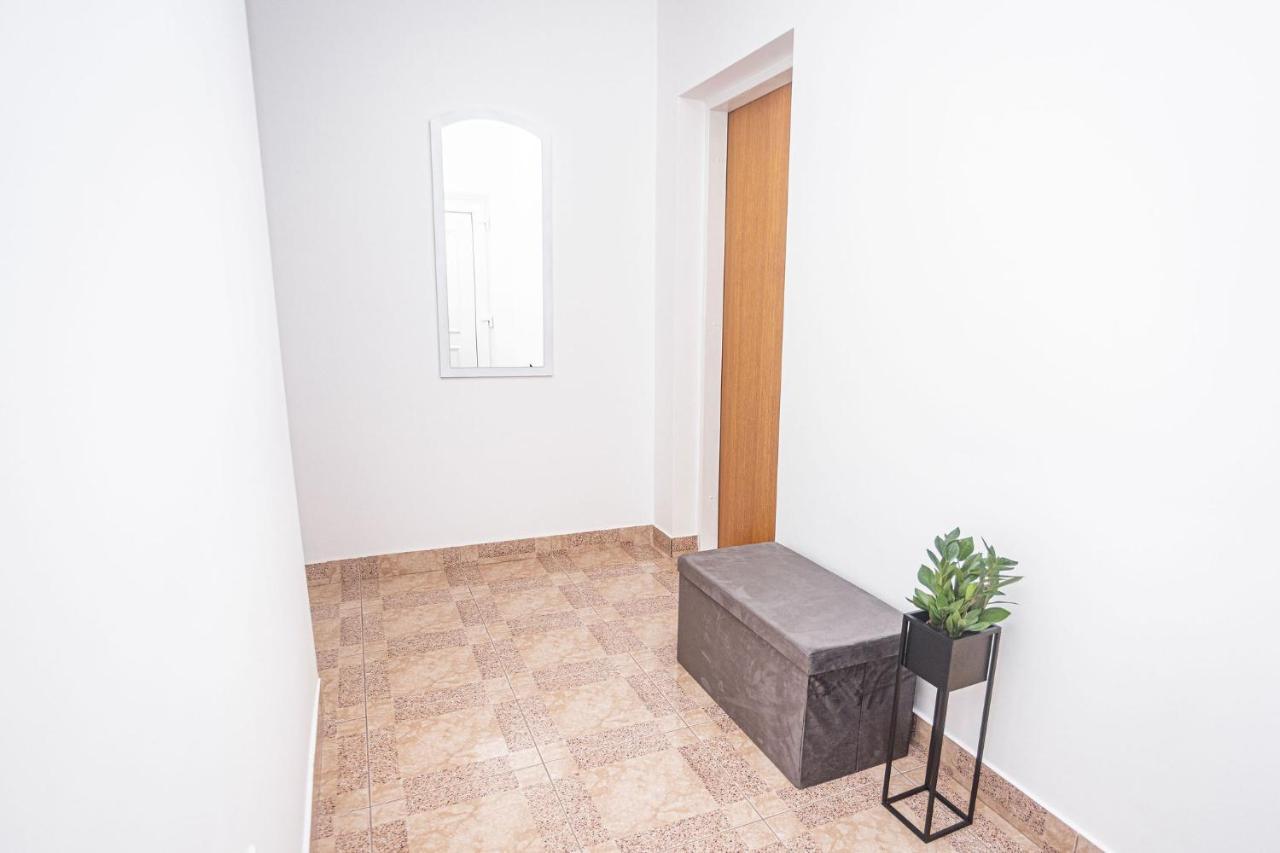 Apartments Veronika โตรกีร์ ภายนอก รูปภาพ